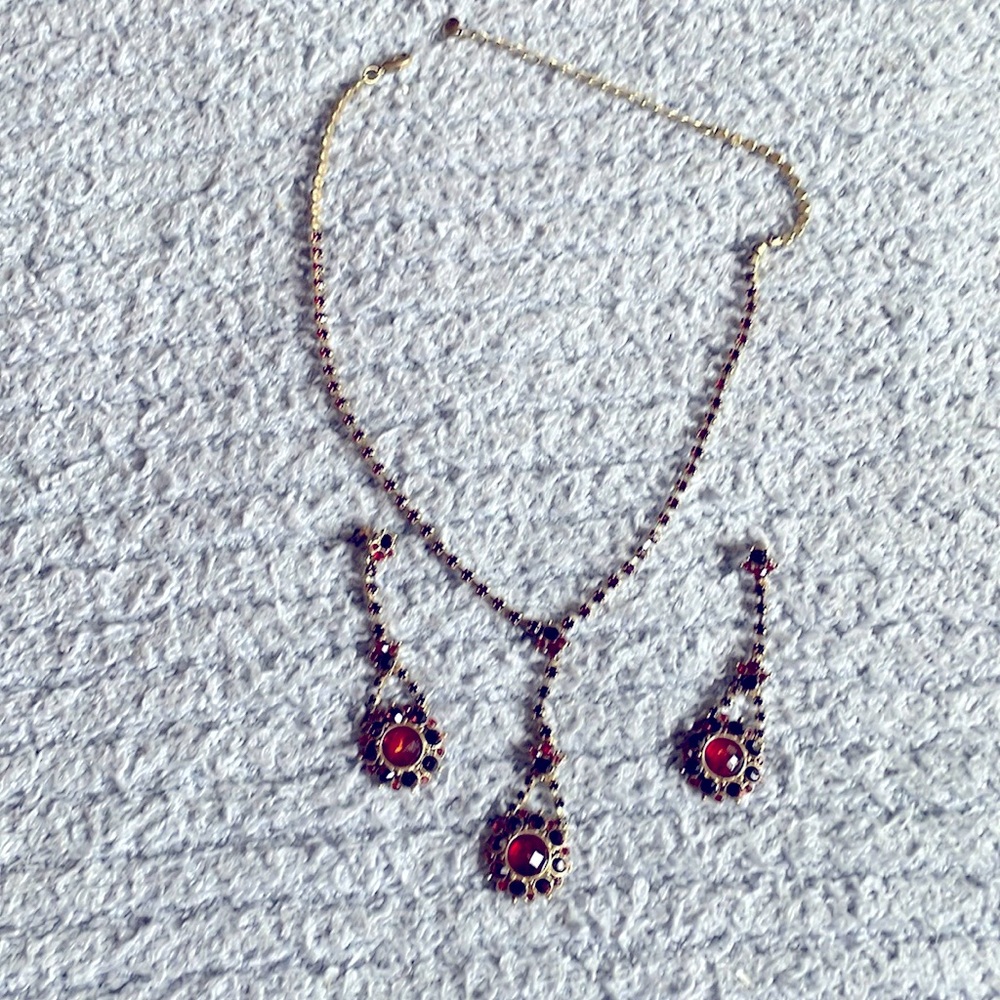Costume jewelry - necklace & matching earrings